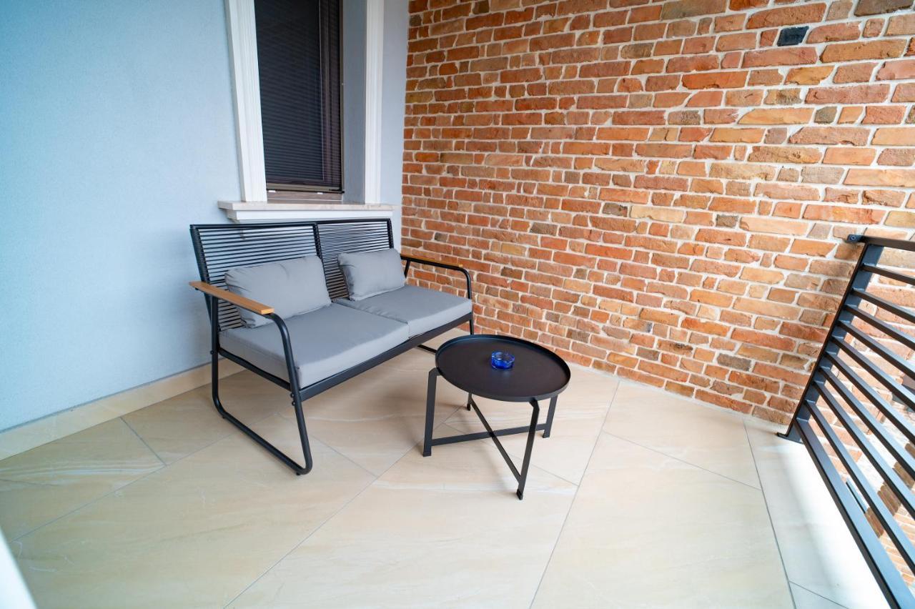 First Apartments Focsani Ngoại thất bức ảnh